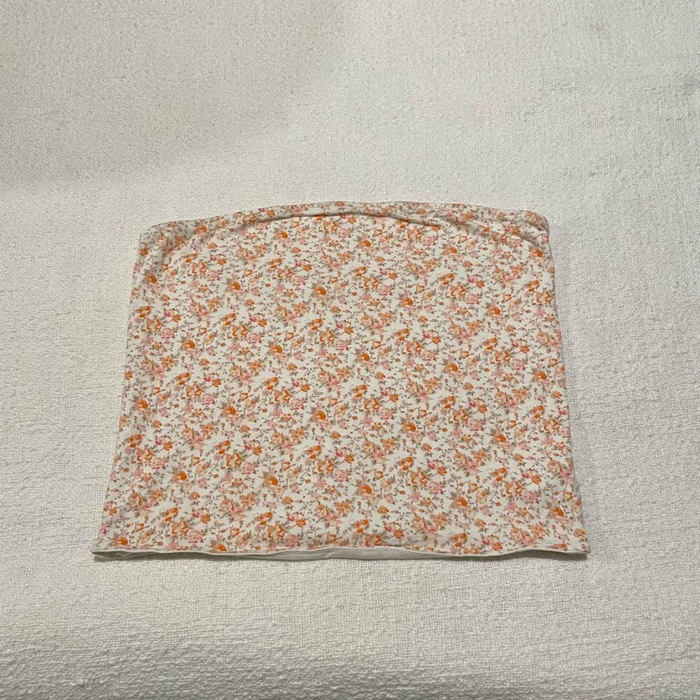 Brand is forever 21- Cute floral tube top!